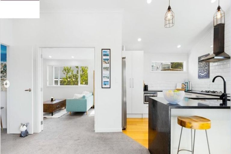 Photo of property in 2/19 Limmer Place, Browns Bay, Auckland, 0632