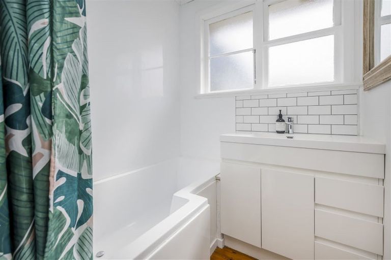 Photo of property in 16 Onslow Road, Papakura, 2110