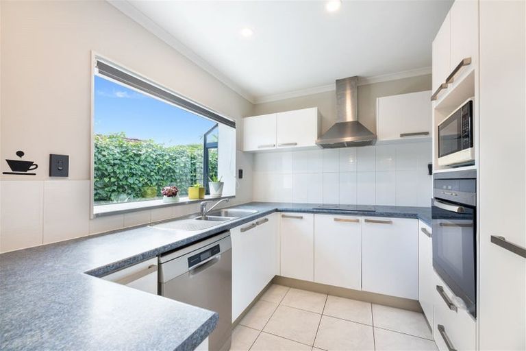 Photo of property in 85 Buscomb Avenue, Henderson, Auckland, 0610