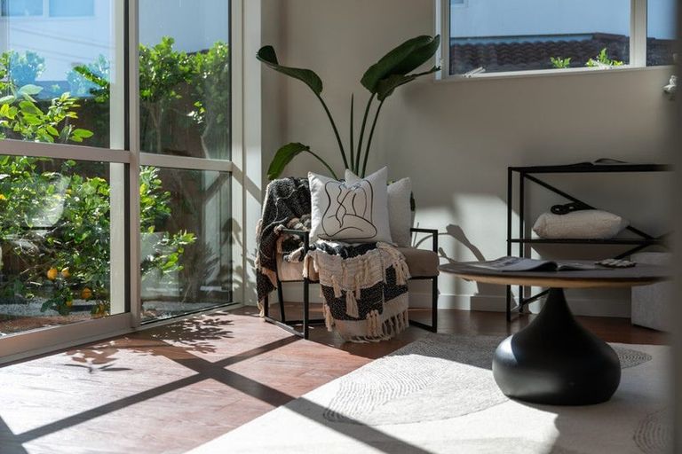 Photo of property in 5 Lyttelton Avenue, Forrest Hill, Auckland, 0620