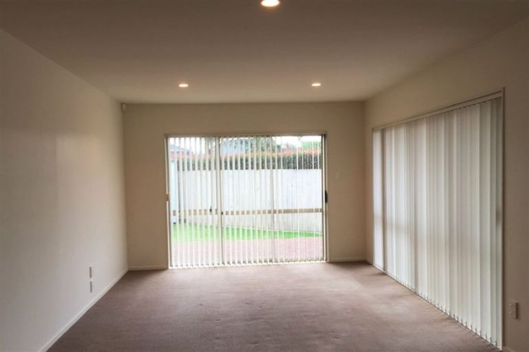 Photo of property in 15 Pyrite Street, Westgate, Auckland, 0614