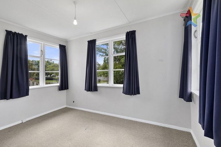 Photo of property in 10 Atiawa Crescent, Waiwhetu, Lower Hutt, 5010
