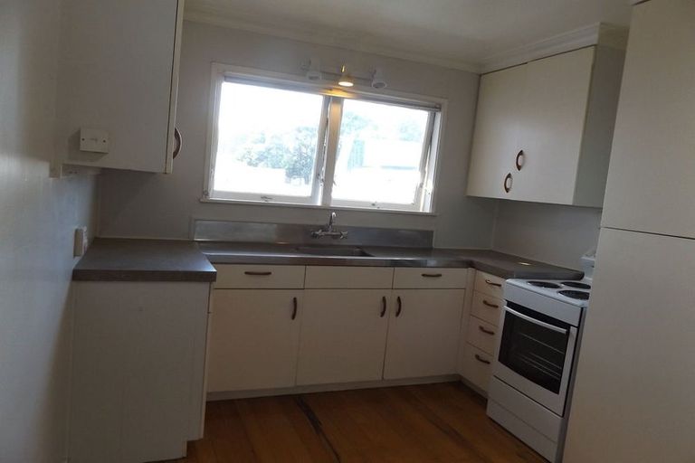 Photo of property in 2/7 Queen Street, Papakura, 2110