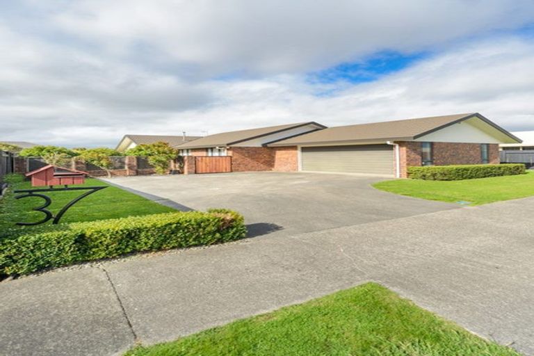 Photo of property in 37 Branigan Parade, Kelvin Grove, Palmerston North, 4414