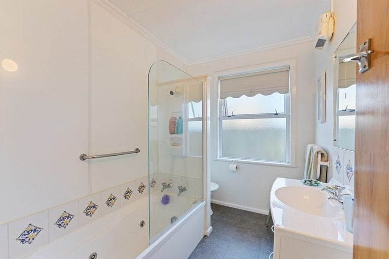 Photo of property in 5 Toi Street, Otaki Beach, Otaki, 5512