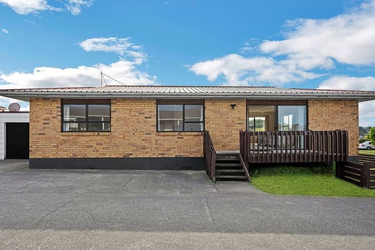 Photo of property in 44a Edgewater Parade, Waiuku, 2123