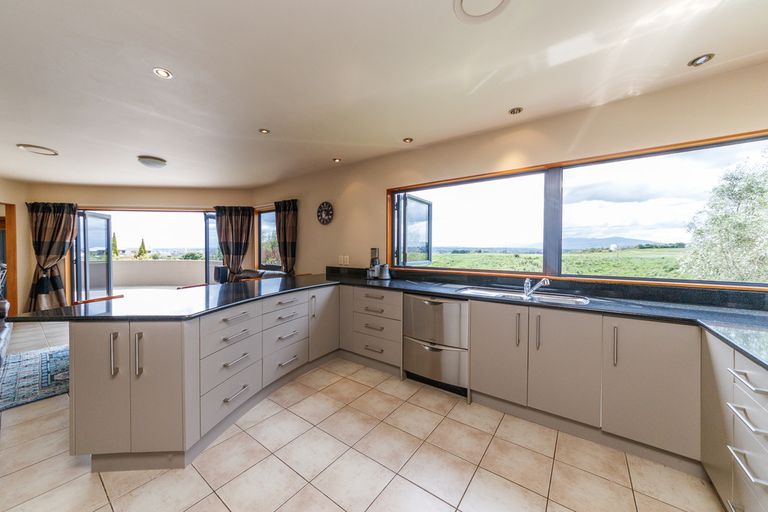 Photo of property in 33 Ruapehu Drive, Fitzherbert, Palmerston North, 4410