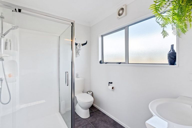 Photo of property in 30 Pharazyn Avenue, Waikanae Beach, Waikanae, 5036