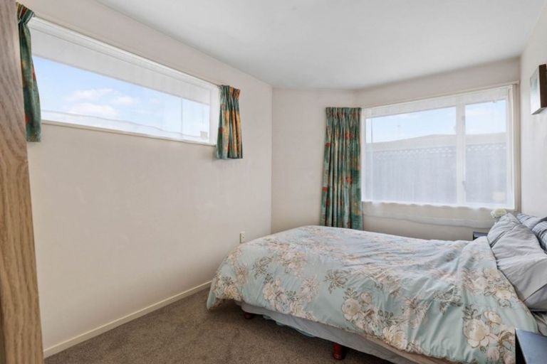 Photo of property in 17e Division Street, Riccarton, Christchurch, 8041
