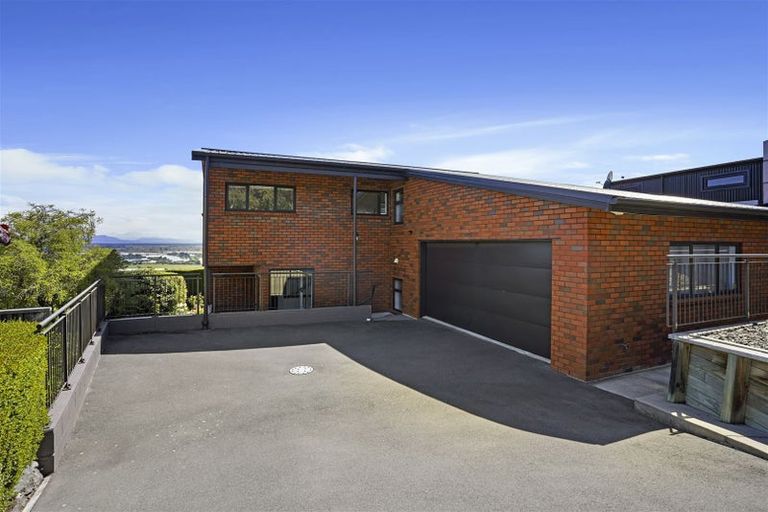 Photo of property in 11 Hilltop Lane, Mount Pleasant, Christchurch, 8081