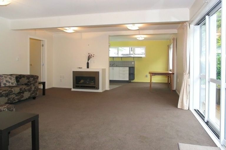 Photo of property in 28 Lincoln Avenue, Tawa, Wellington, 5028