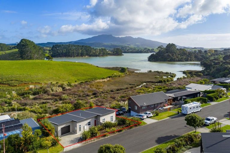 Photo of property in 25 Robertson Street, Raglan, 3225