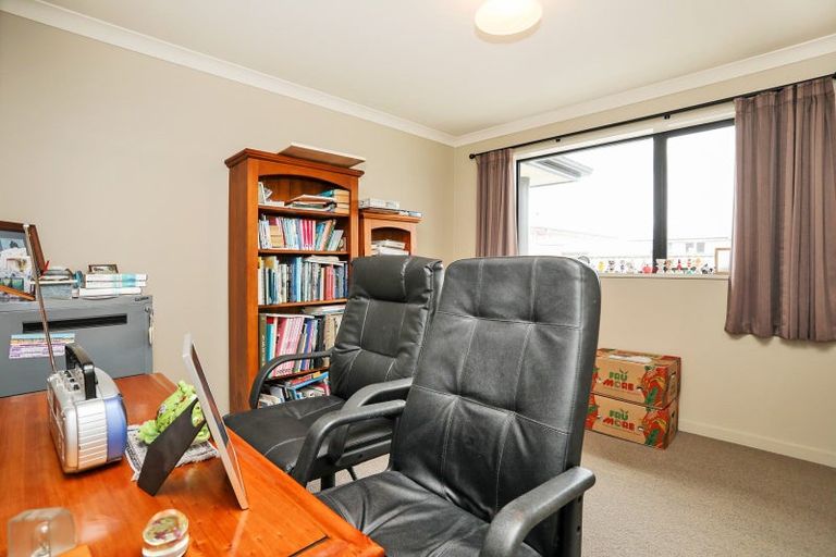 Photo of property in 18 Mauchline Street, Wallacetown, 9816