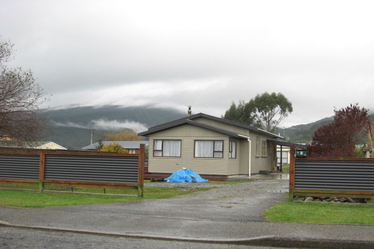 Photo of property in 3 Manawatu Street, Dobson, Greymouth, 7805