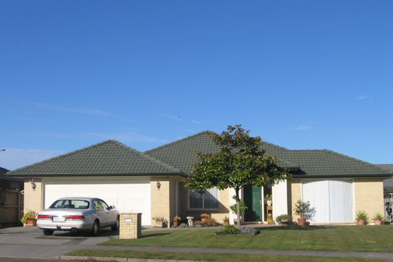 Photo of property in 21 Newbliss Crescent, East Tamaki Heights, Auckland, 2016