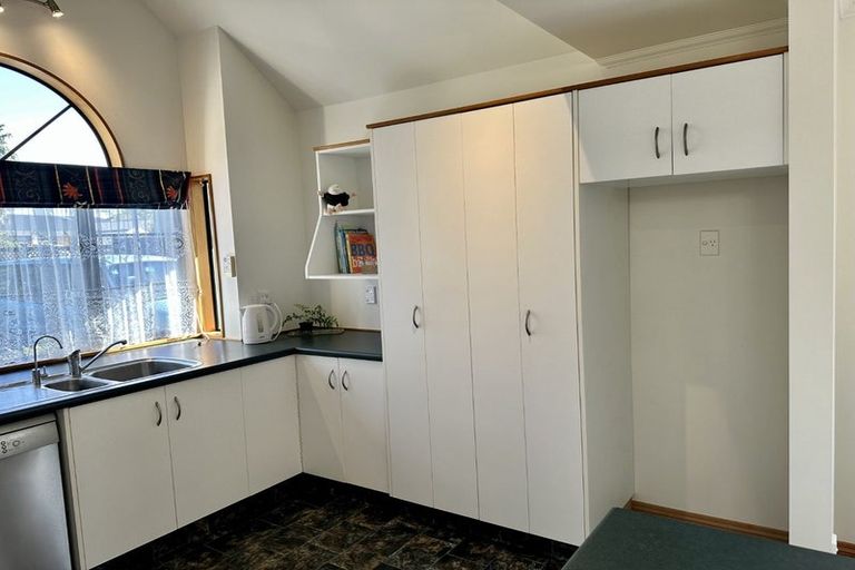 Photo of property in 11 Woodgate Court, Fitzherbert, Palmerston North, 4410