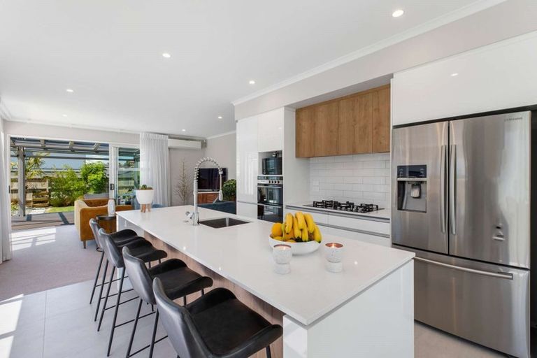 Photo of property in 23 Kukuwai Avenue, Red Beach, 0932