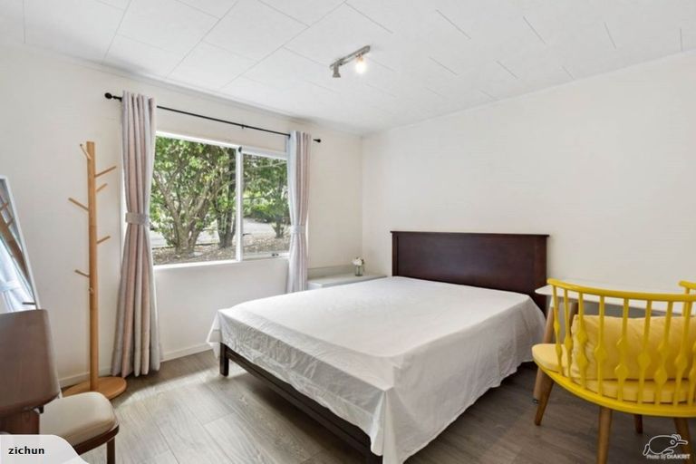 Photo of property in 1/22 Fernlea Rise, Bayview, Auckland, 0629