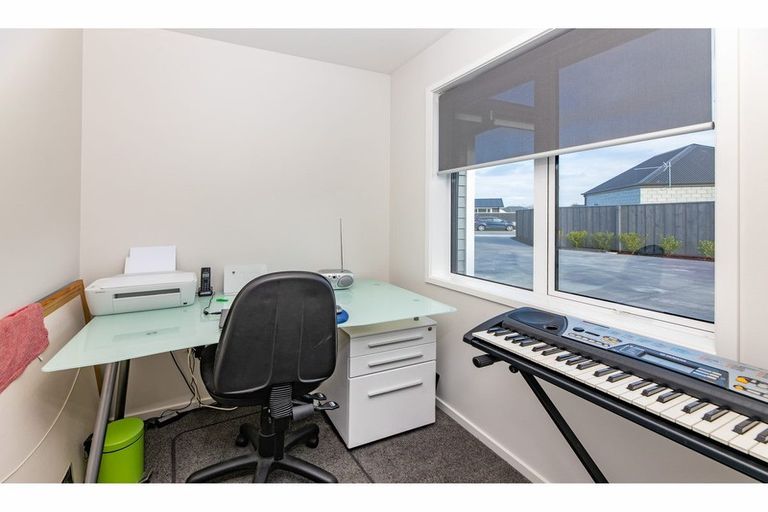 Photo of property in 31 Watkins Drive, Rangiora, 7400