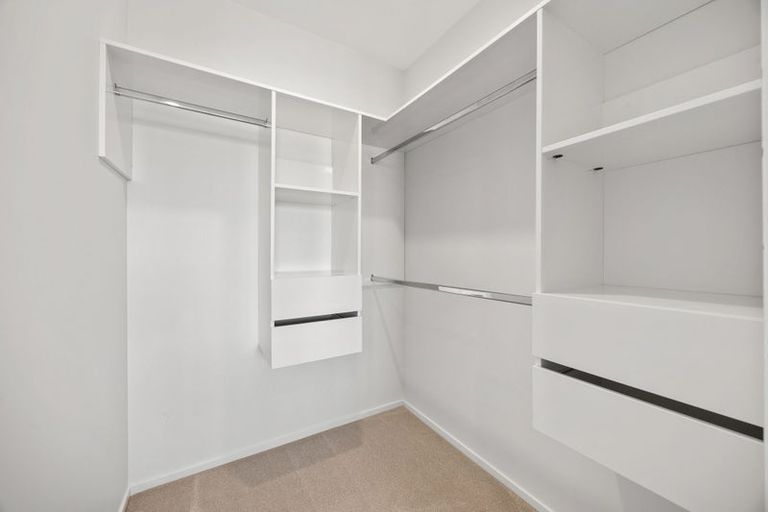 Photo of property in 21 Irving Place, Hobsonville, Auckland, 0616