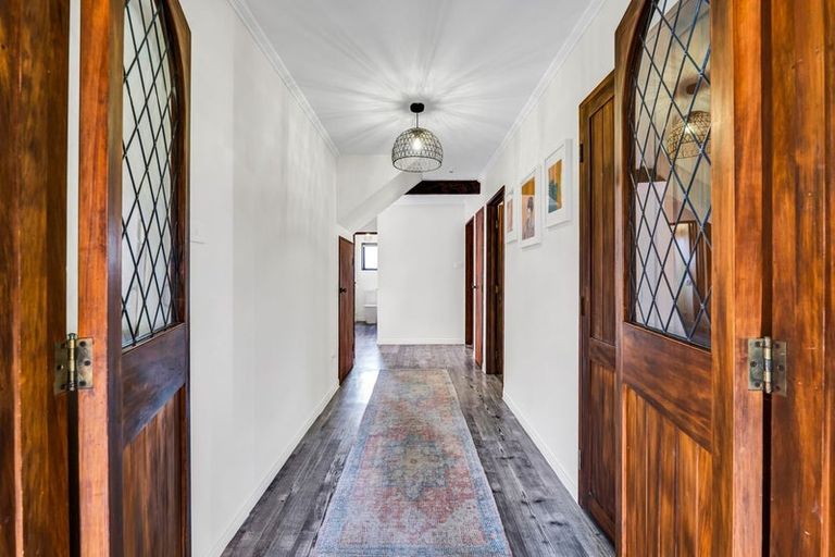 Photo of property in 76a Paynters Avenue, Strandon, New Plymouth, 4312