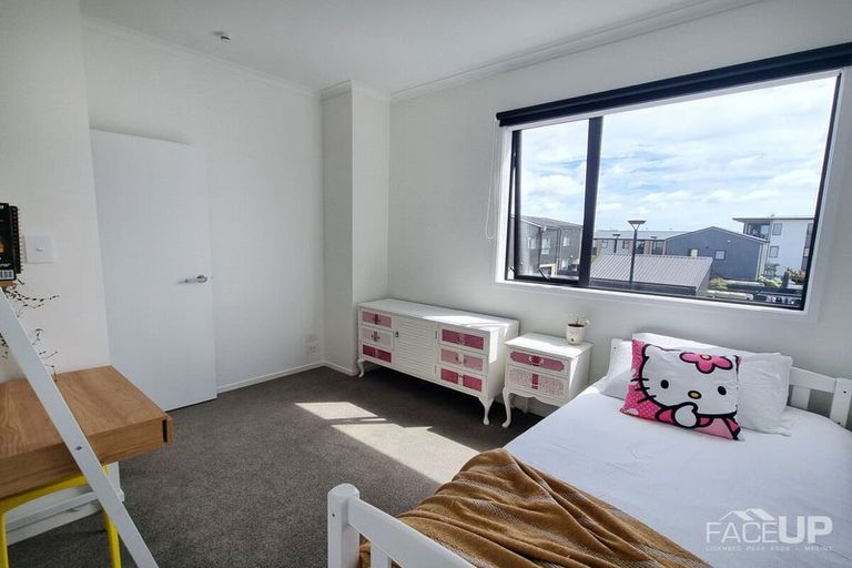 Photo of property in 32/1 Scott Road, Hobsonville, Auckland, 0616