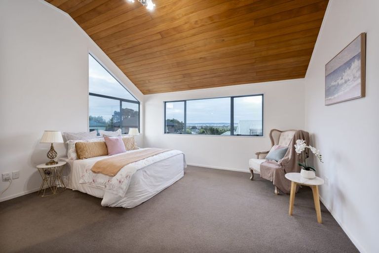 Photo of property in 30 Farquhar Road, Glendene, Auckland, 0602