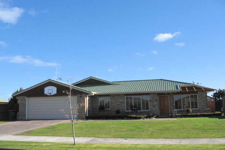 Photo of property in 33 Cate Road, Rototuna North, Hamilton, 3210