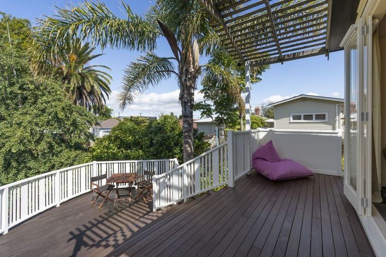Photo of property in 52 Westmere Crescent, Westmere, Auckland, 1022