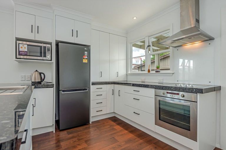 Photo of property in 1 Weber Place, Roslyn, Palmerston North, 4414