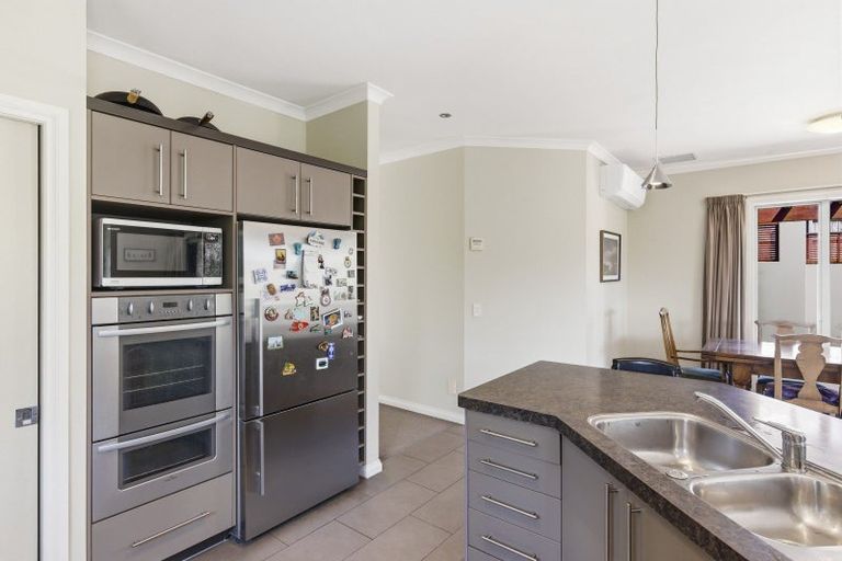 Photo of property in 10 Metzenthin Close, Raumati South, Paraparaumu, 5032