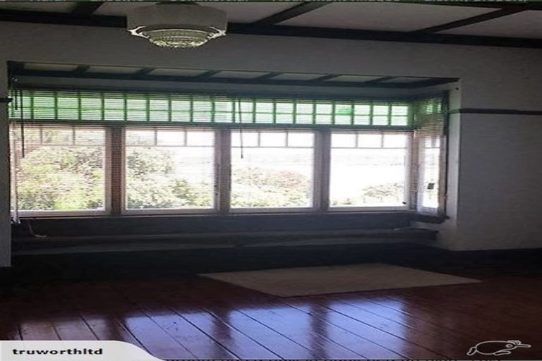 Photo of property in 2/4 Marine Terrace, Bayswater, Auckland, 0622