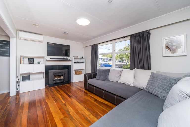 Photo of property in 36 Tararua Terrace, Cloverlea, Palmerston North, 4412