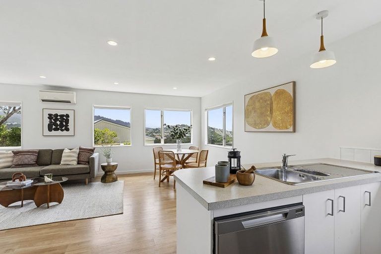 Photo of property in 35 Chartwell Drive, Crofton Downs, Wellington, 6035