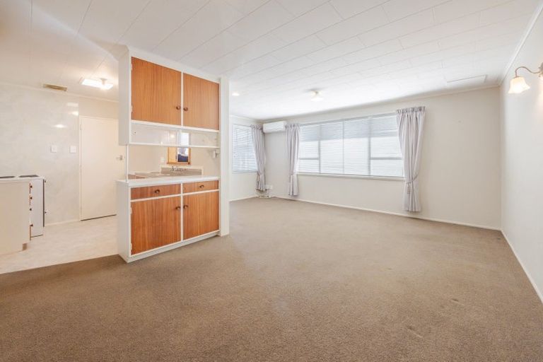 Photo of property in 2/17 Bowling Road, Greenmeadows, Napier, 4112