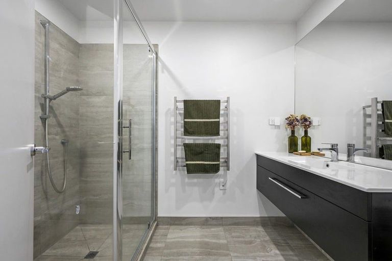 Photo of property in 8c Ferry Road, Days Bay, Lower Hutt, 5013