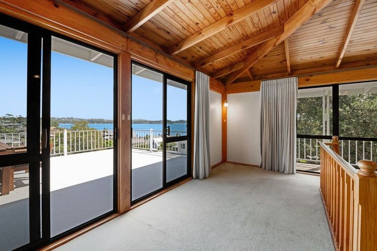 Photo of property in 65 De Luen Avenue, Tindalls Beach, Whangaparaoa, 0930