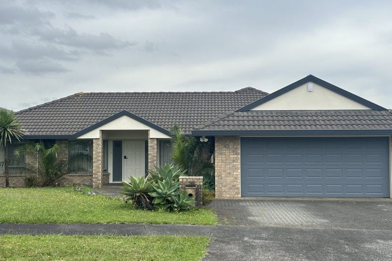 Photo of property in 10 Mullagh Place, East Tamaki Heights, Auckland, 2016