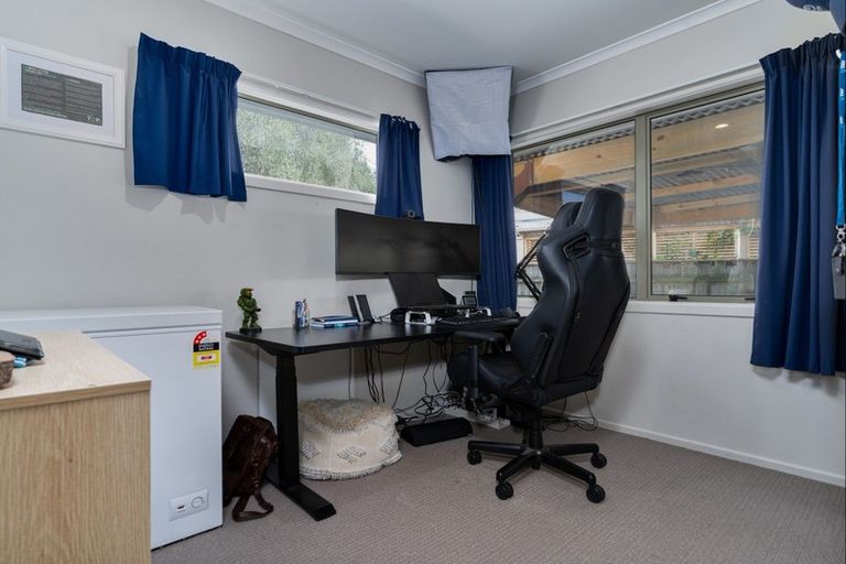 Photo of property in 1 Sackville Street, Martinborough, 5711