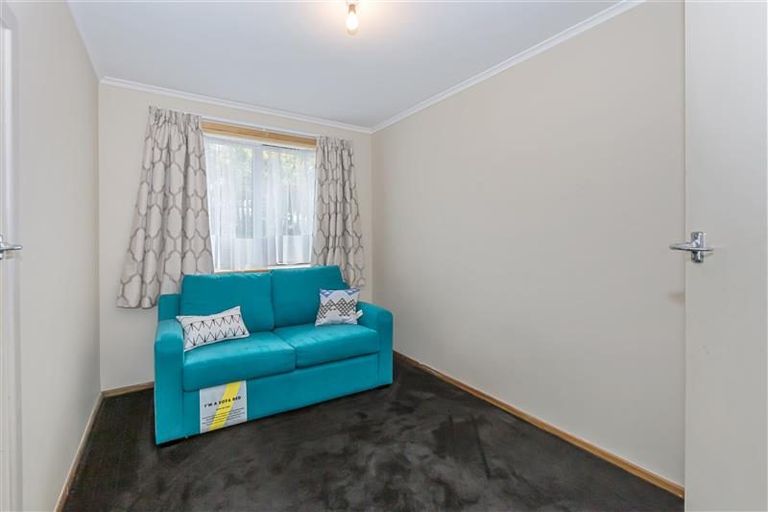 Photo of property in 1/23 Merton Avenue, Glenfield, Auckland, 0627