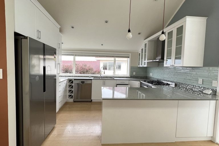 Photo of property in 14 Mcfetridge Place, Hillcrest, Auckland, 0627