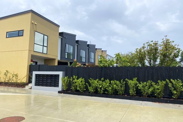 Photo of property in 4/47a Huntington Drive, Huntington Park, Auckland, 2013