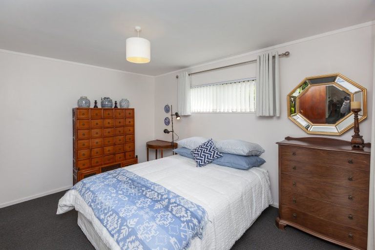 Photo of property in 15a Rosebank Grove, Waikanae, 5036