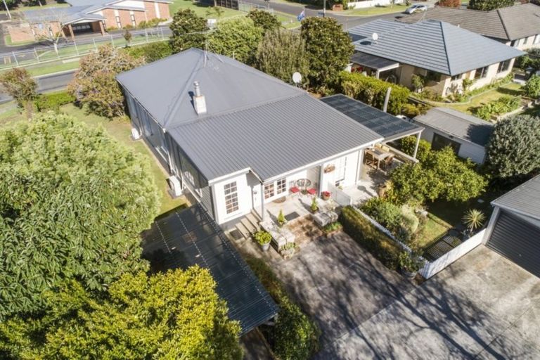 Photo of property in 1 Puriri Road, Pukekohe, 2120