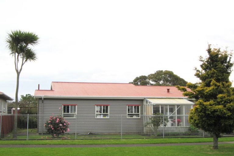 Photo of property in 14 Wood Street, Waitara, 4320