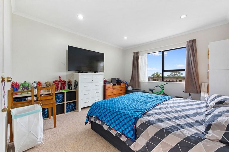 Photo of property in 29 Lewisham Street, Highland Park, Auckland, 2010