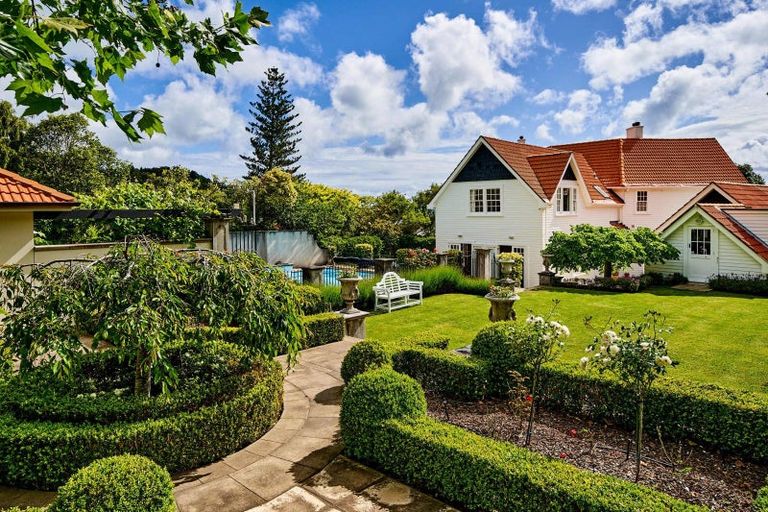 Photo of property in 60 Cheviot Road, Lowry Bay, Lower Hutt, 5013