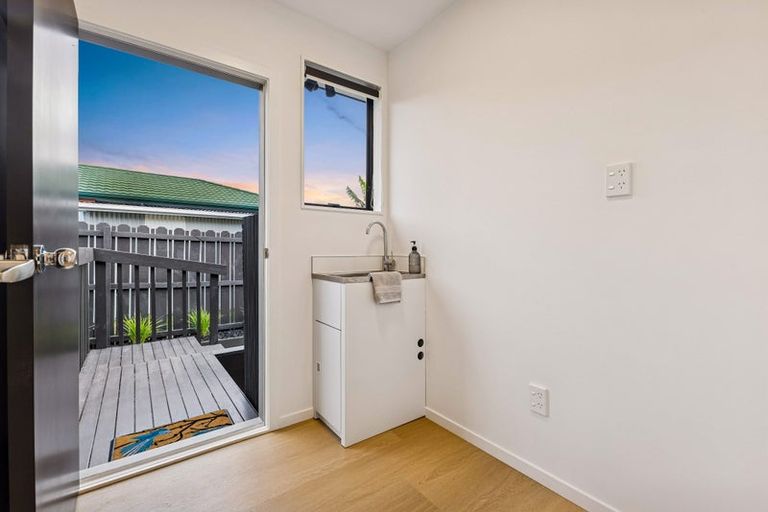 Photo of property in 2/4 Myna Place, Weymouth, Auckland, 2103