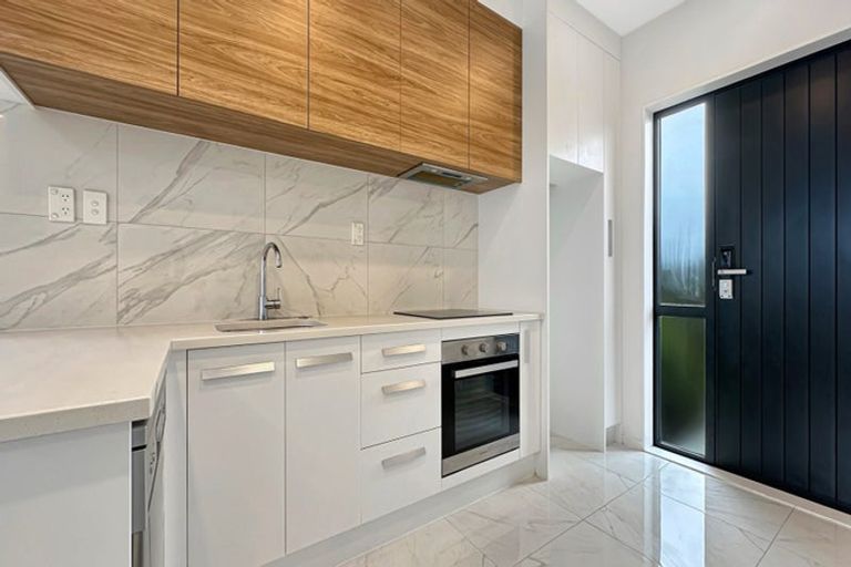 Photo of property in 140 Tiriwa Drive, Massey, Auckland, 0614