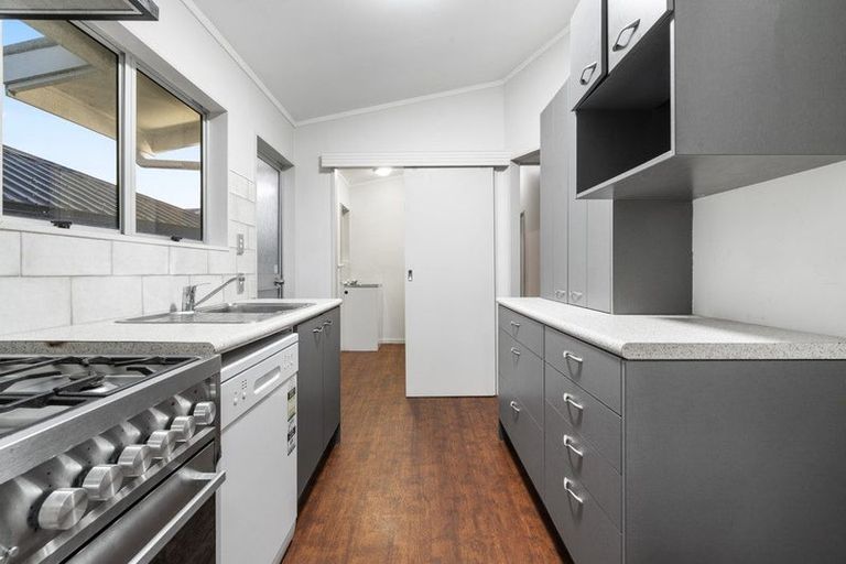 Photo of property in 25 Pukeroa Place, Papakura, 2110